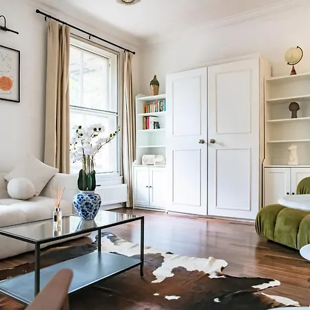 A Modern Luxury Studio
